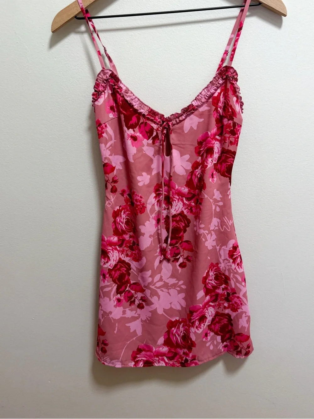 White fox boutique that one friend pink floral mini dress rose going out date - Picture 2 of 5